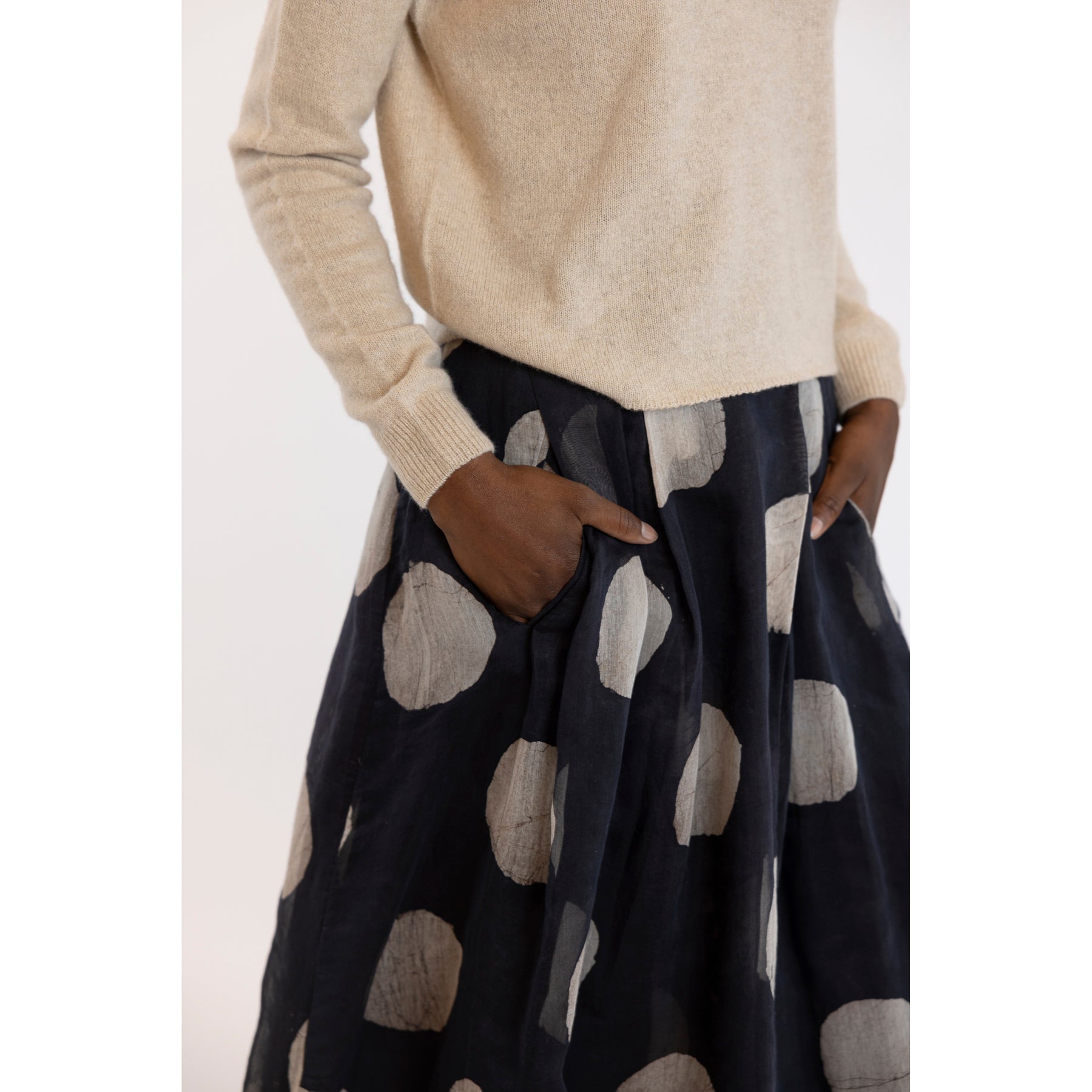 Toast Batik Dot Pleated Skirt  Black Ecru