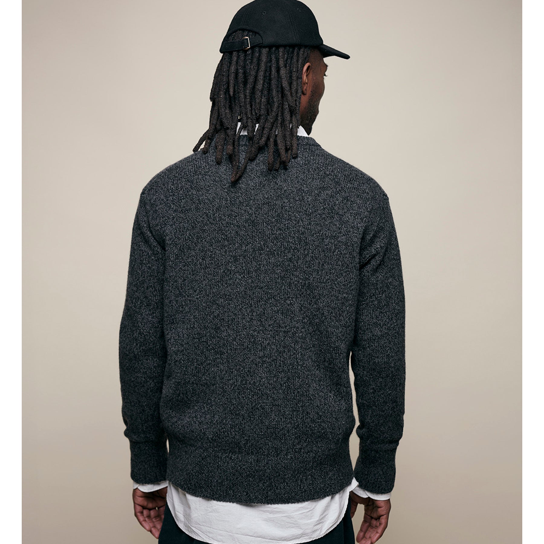 Merz b. Schwanen Merino Wool Cashmere Crew Pullover in Grey and Black